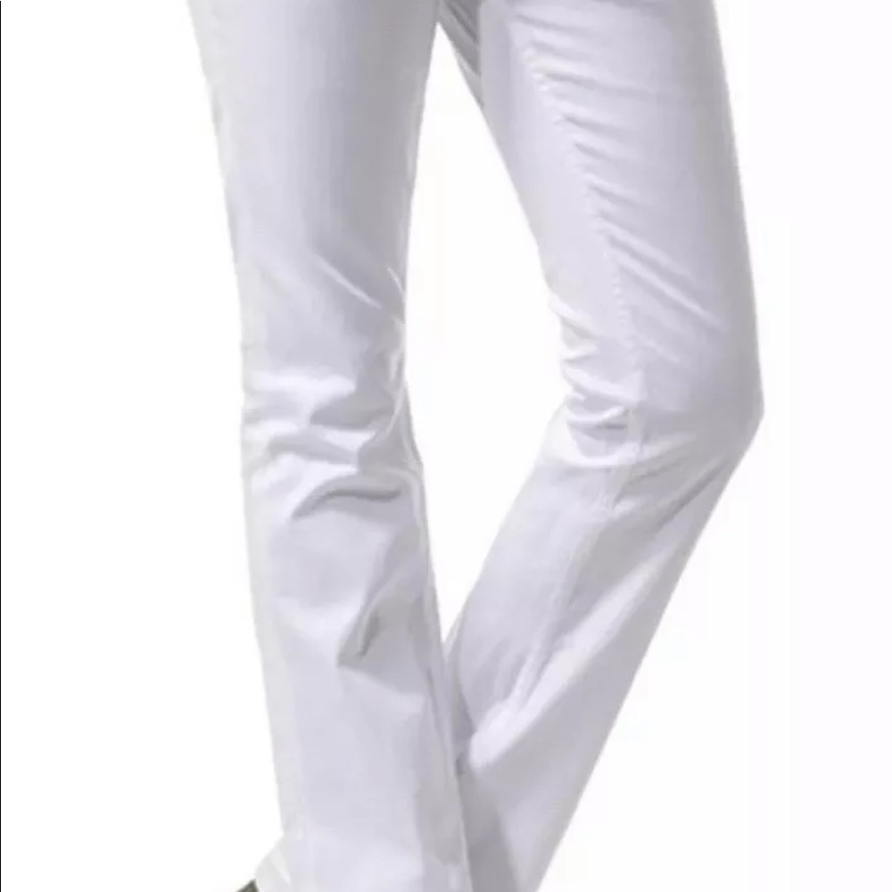 Marilyn jeans. Size 33. New. Isabella Oliver.